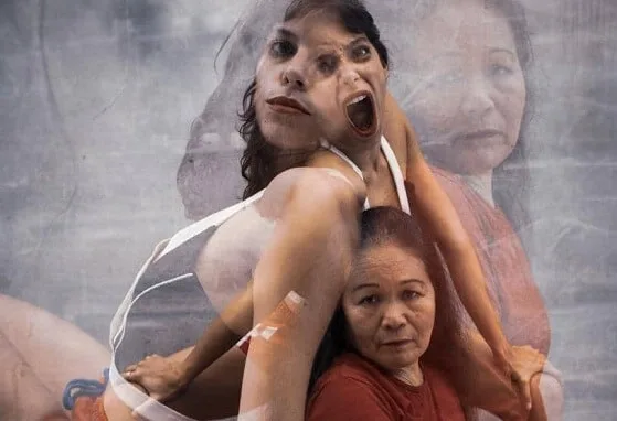 פתאום דפיקה בדלת