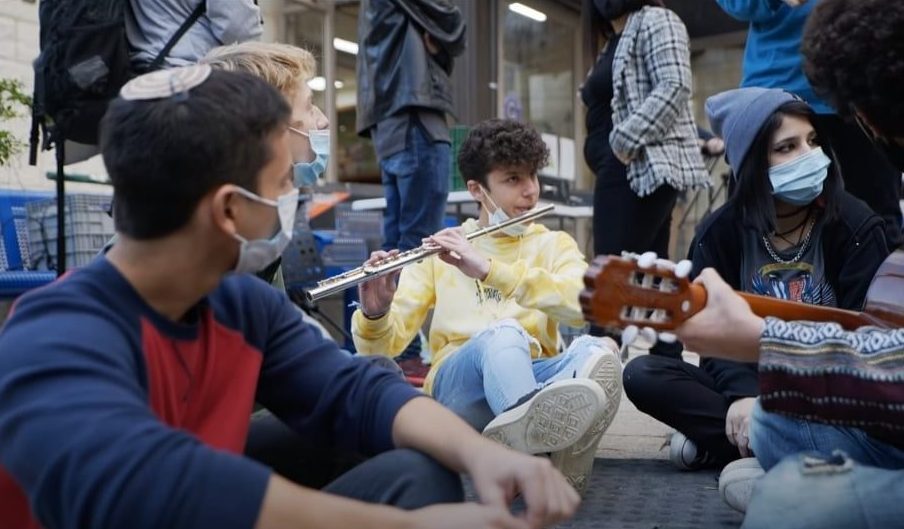 שירת המרפסות של מרכז ווליום | הנוער של היום